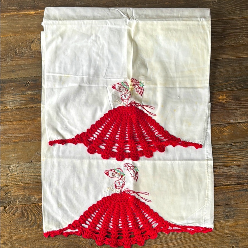 Vintage hand crocheted southern bell pillowcase pair